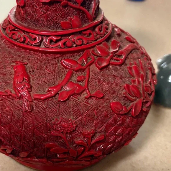 Antique Chinese Red Cinnabar Lacquer Vase - Picture 5 of 5